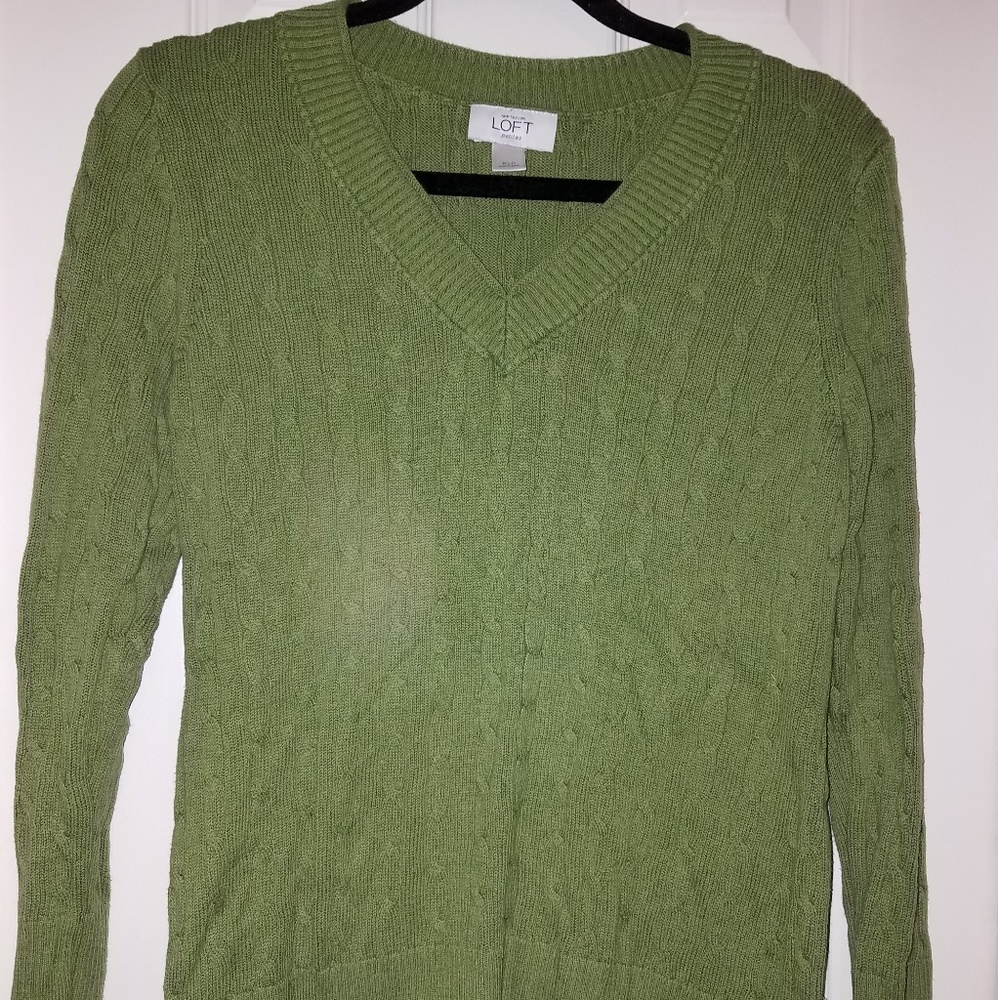 Light weight sweater